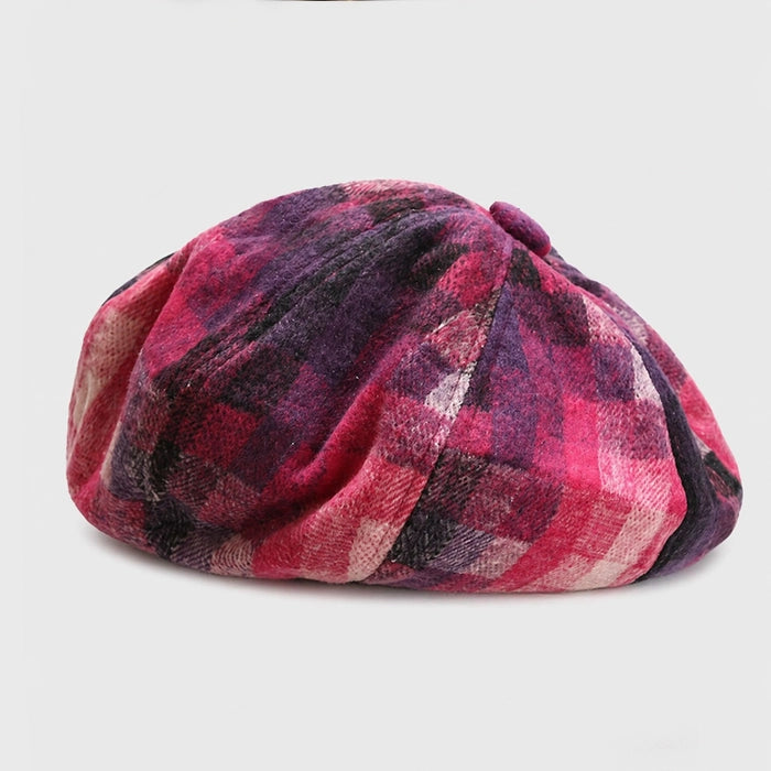 Adjustable pink beret hat for women, stylish and trendy for retro-inspired winter fashion.