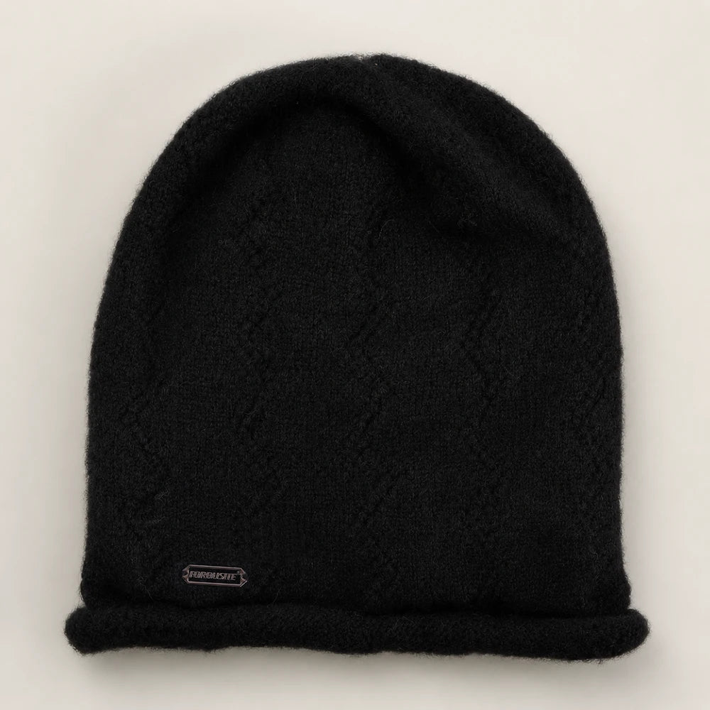 Black women’s fleece-lined slouchy beanie with rolled edge