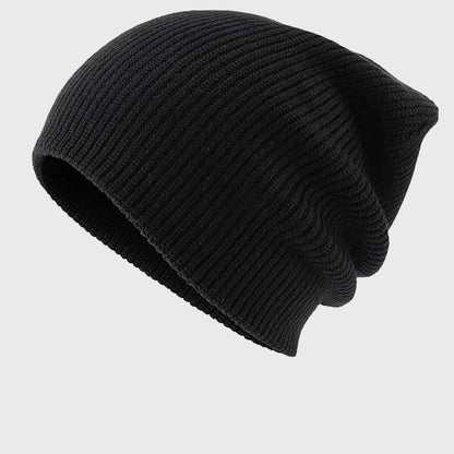 Black slouchy knit beanie – Stylish and comfortable ribbed winter hat, perfect for casual outdoor wear and cold weather protection.
