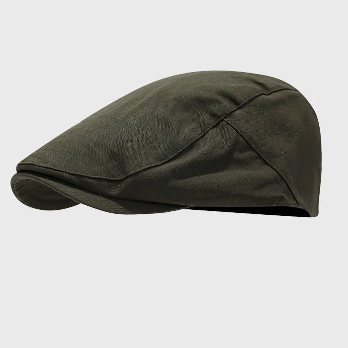 Green flat cap with adjustable design. Casual style for streetwear or daily outings. A classic vintage look.