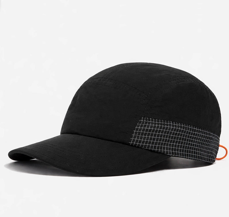 Lightweight black outdoor cap with UV protection and quick-dry fabric, ideal for hiking, running, and outdoor sports. Provides comfort and sun protection.