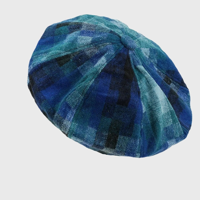 Vintage tartan newsboy cap for women with a classic old-school style, adjustable for a comfortable fit.