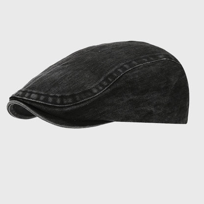 Water-washed flat hat with a vintage ivy cap design. Adjustable fit, perfect for casual outfits and street style looks.