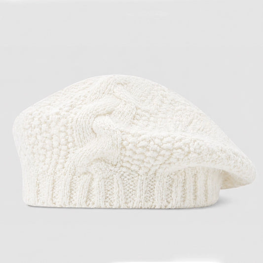 Elegant white cable knit beret for women, perfect for cozy winter styling. Crochet design and adjustable size for comfort. Ideal for chic winter outfits.